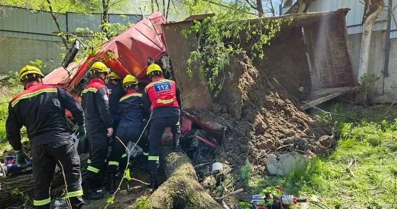 Алматы тауларында жүк көлігі апатқа ұшырады