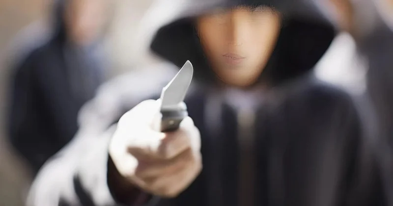 Ссора подростков в Макинске переросла в нападение с ножом