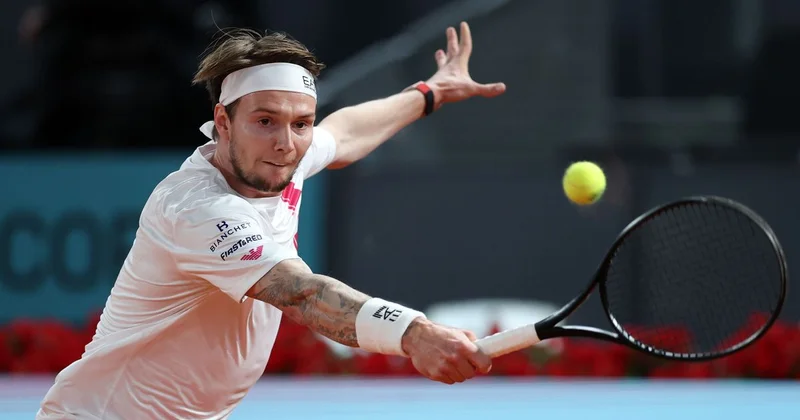 Александр Бублик проиграл бывшей третьей ракетке мира на старте Мастерса в Мадриде