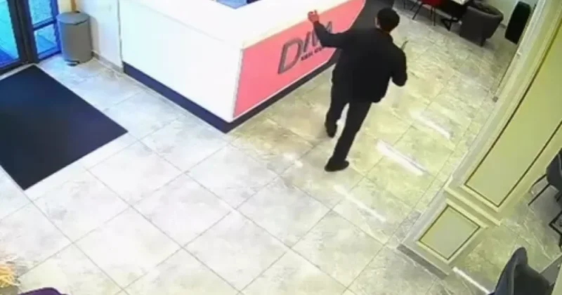 Мужчина с окровавленными руками пугал алматинцев