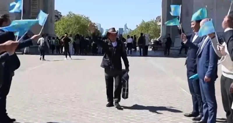 Ұлытаулық ақсақал Парижге дейін үш мың шақырымға жуық жолды жаяу жүріп өтті