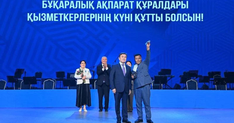 Қызылордада БАҚ саласының өкілдеріне пәтер кілті табысталды