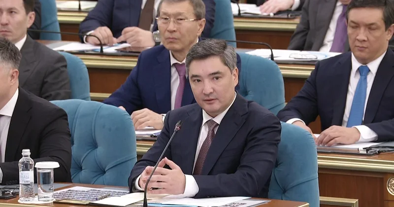 Казахстанцы беднеют, а экономика растёт: Бектенов объяснил парадокс