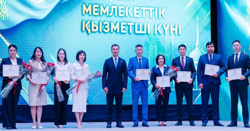Атырауда үздік ​мемлекеттік қызметшілер марапатталды