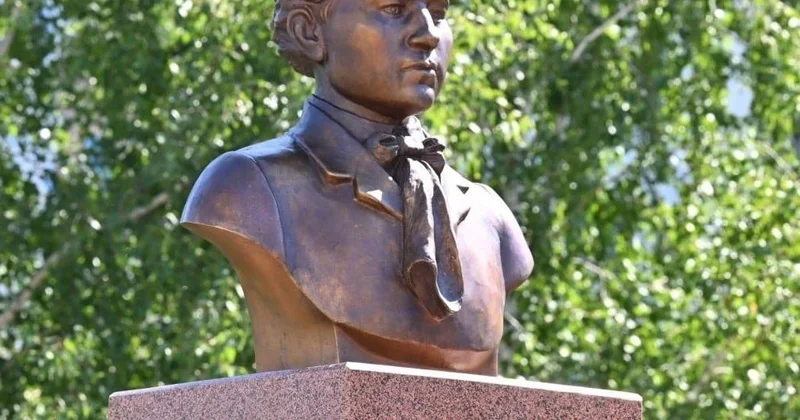 Петропавлда татар әдебиетінің классигі Ғабдолла Тоқайға ескерткіш ашылды