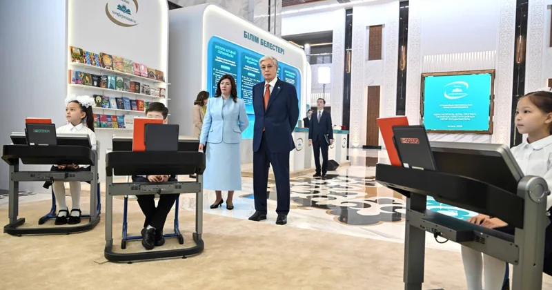Тоқаевқа мұғалімдерге арналған ЖИ көмекші көрсетілді