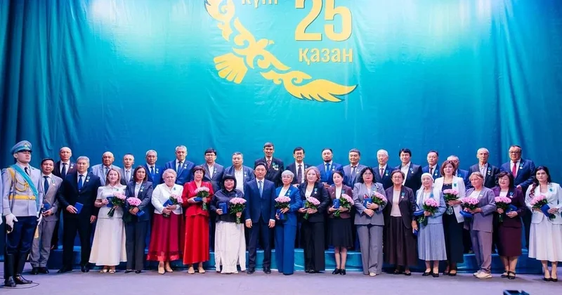Республика күні: Атырауда өңірдің дамуына үлес қосқан азаматтар марапатталды