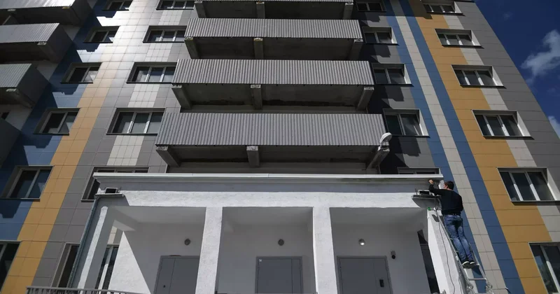 Атырауда жаңа салынған тұрғын үйдің қабырғасы жарылған