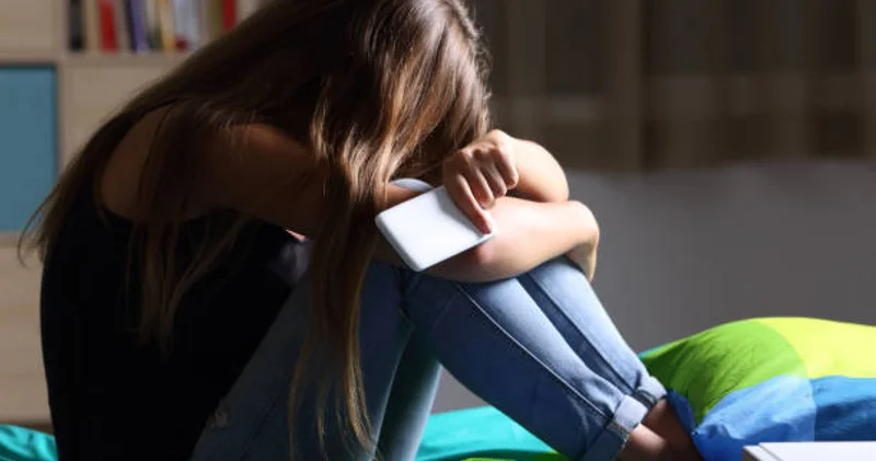 Кибербуллинг пен жалған құндылықтар: Балаларға онлайн кеңістікте қалай көмектесеміз?