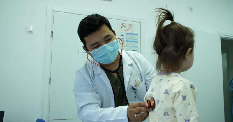 Поток больных не уменьшается : врачи Астаны обратились к родителям