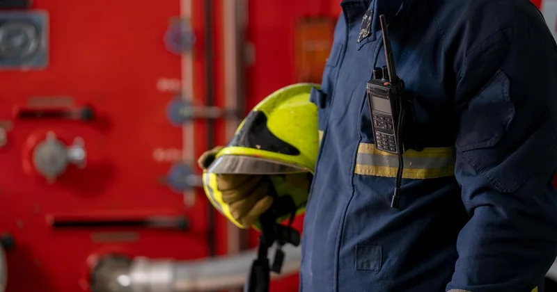 Гараж с автомобилями загорелся в Актобе: пожар едва не перекинулся на жилые дома (видео)