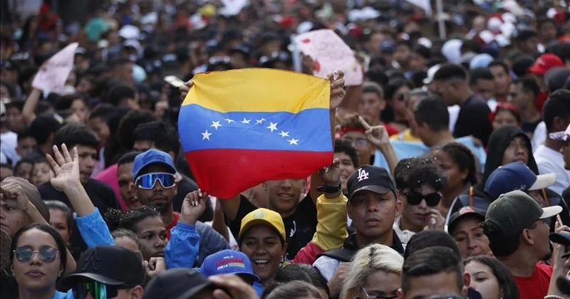 ​Венесуэлалықтар АҚШ ықпалына қарсы шеруге шығып, Мадуроны қолдады