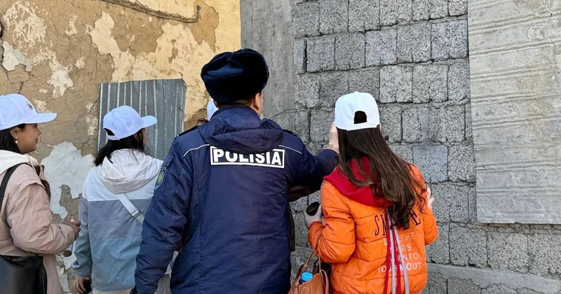 Түркістан облысында полиция мен еріктілер 200 ге жуық граффити жазбасын жойды