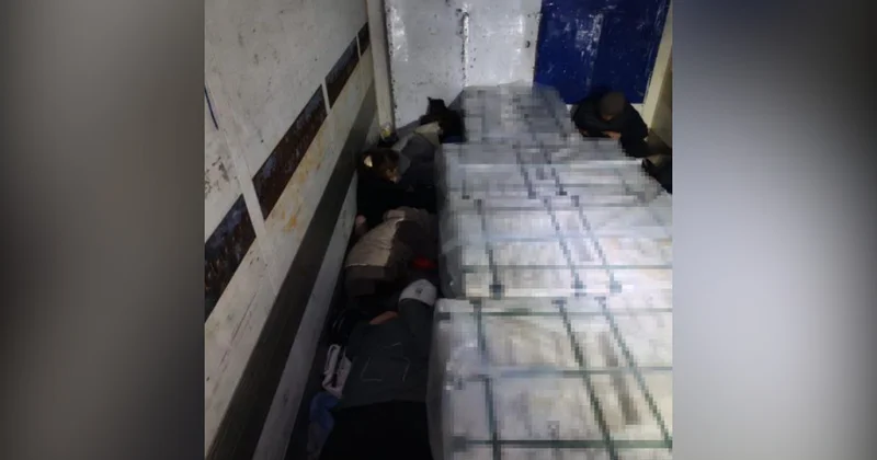 Ақтөбе шекарасында жүк көлігімен заңсыз өтпек болған 10 шетелдік ұсталды