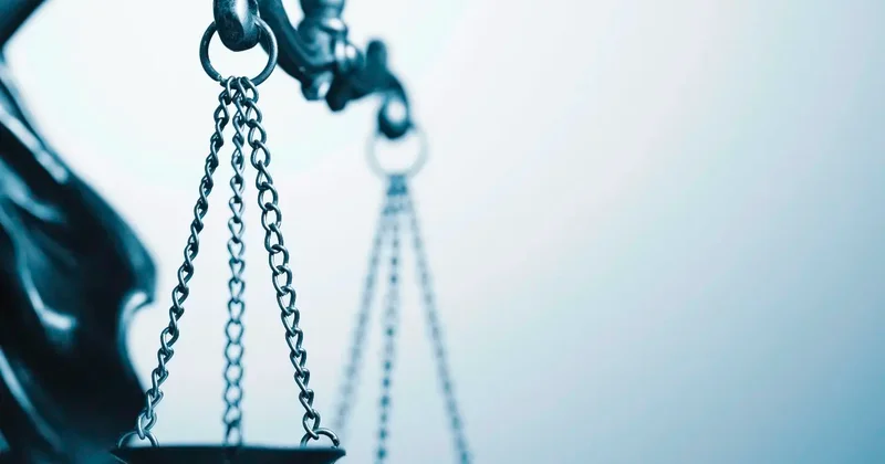 Казахстанка заплатит штраф за то, что её сын оскорбил учителя