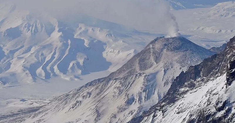 Вулкан на Камчатке выбросил пепел на высоту более 11 км