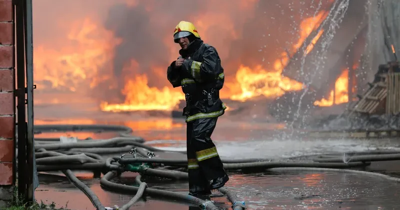 Алматыда бір мезетте бірнеше бизнес ғимараты жанып кетті