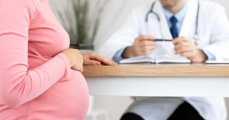 “Әпкем босанғанда бірге кіргізбеді“. Министрлік шағымға жауап берді