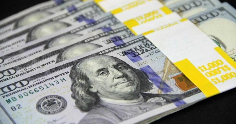 Курс доллара продолжил рост на торгах