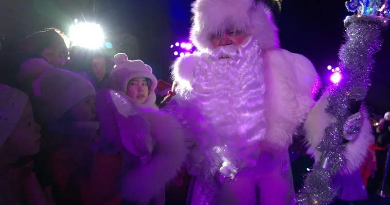 "Дед Мороз, забери нашего папу!" Нужно ли писать новогодние письма и что говорят об этом психологи