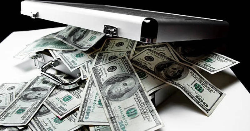 Астанада банк қызметкері клиенттің шотынан 34 млн теңгесін жымқырған