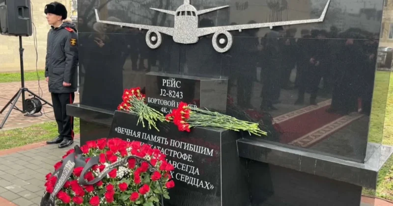 Грозныйда AZAL ұшағының құрбандарына арналған мемориал ашылды