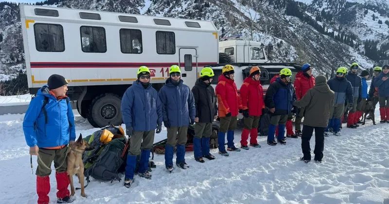 Алматы тауларында жоғалған туристерді іздеу жалғасып жатыр: бір адамның денесі табылды