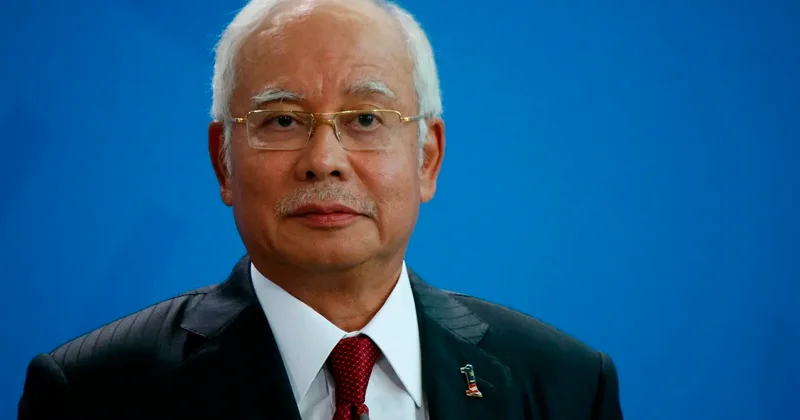 "Он не был деревенщиной". Экс премьера Малайзии признали виновным по делу о фонде 1MDB