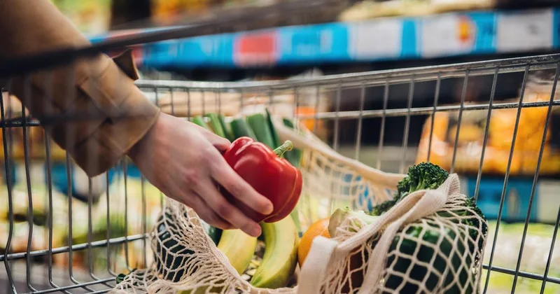 Дефицит продуктов и безработица: аналитики о рисках контроля цен в Казахстане