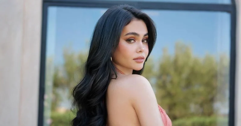 Актриса Ивана Алави устроила фотосессию в нижнем белье к своему 29 летию