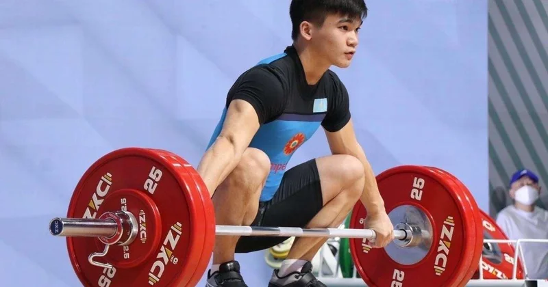 Казахстанские штангисты завоевали четыре золота на турнире в Кыргызстане