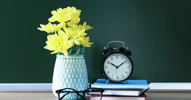 Почему одни казахстанские учителя получают премии к праздникам, а другие нет ответ Минпросвещения