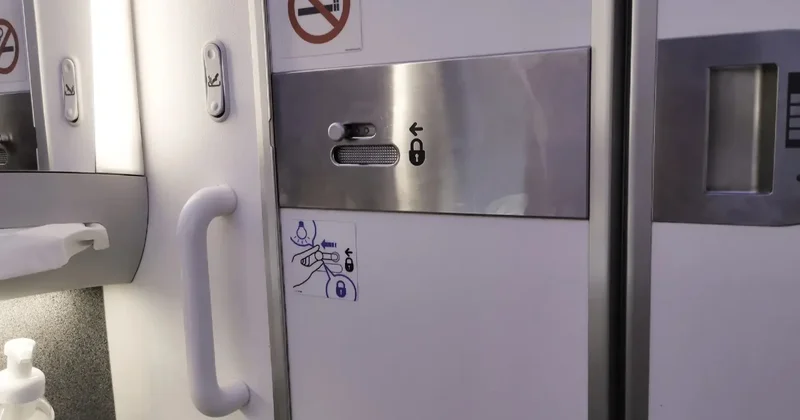 Все туалеты вышли из строя: самолёт Air Astana вернулся в аэропорт вылета