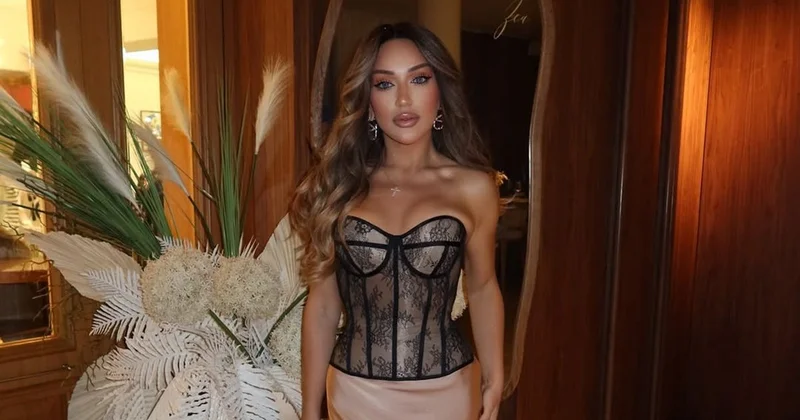 Гоар Аветисян в роскошном платье с декольте вдохновила фанатов и смутила моралистов