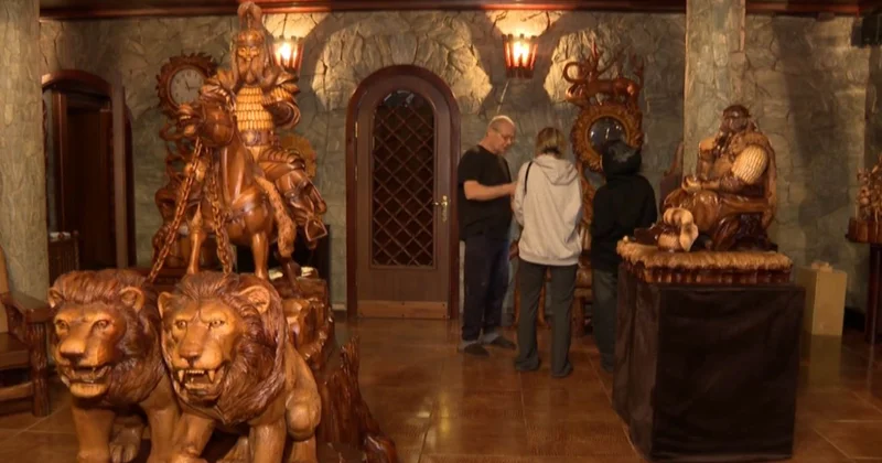 Ағаштан қазақ хандарының мүсін жасаған өскемендік шебер таңғалдырды