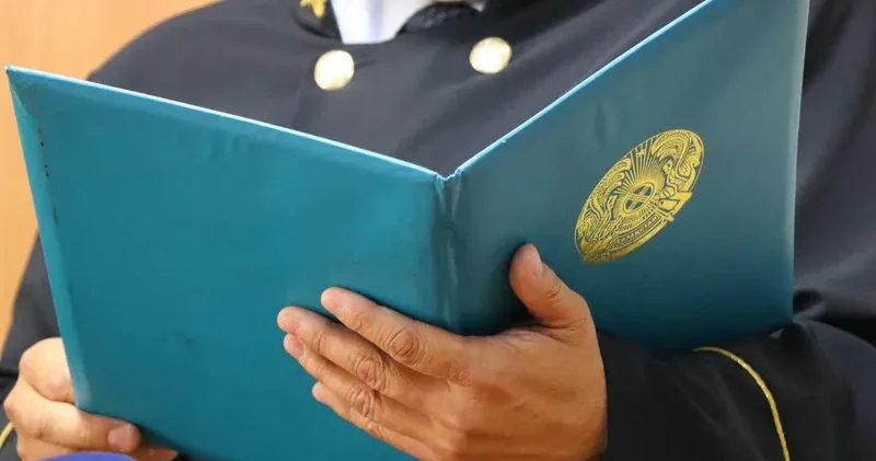 Баласының көз алдында әйелді ұрған қазақстандық 15 тәулікке қамалды