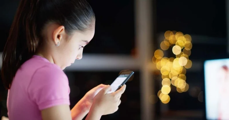 Парламент Франции проголосовал за запрет соцсетей для детей до 15 лет