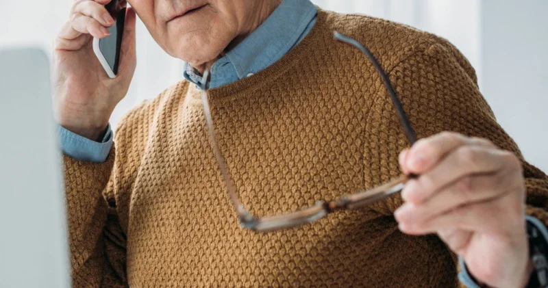 Ақша, қару, ұялы телефондар: Алматыда ірі алаяқтық схемалары әшкереленді