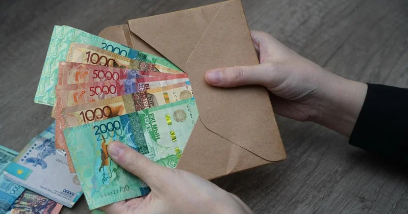 Что теряют казахстанцы, работающие без трудового договора