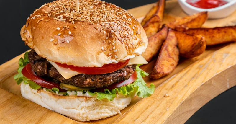 Ситуация опасная : Бектенов поручил бороться с энергетиками и фастфудом среди подростков