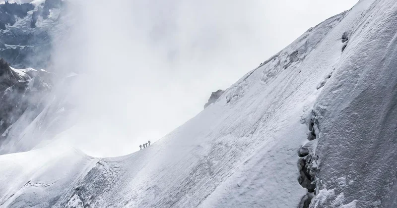 Ограничения введут на трассе в Восточном Казахстане из за лавин