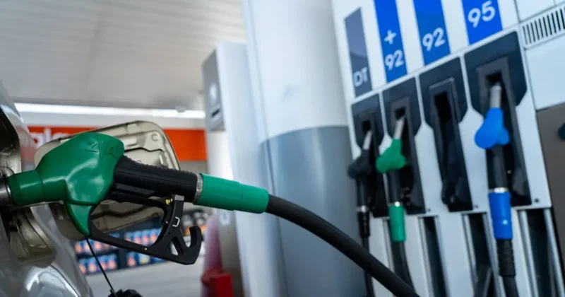 "Народным стал АИ 95". Ощущают ли казахстанцы эффект от моратория на рост цен на бензин