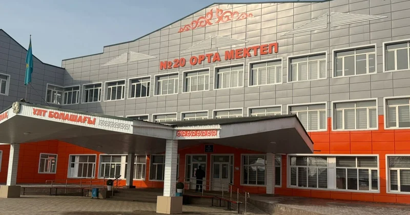 Алматы облысында күрделі жөндеуден өткен мектеп шатырынан су аққан