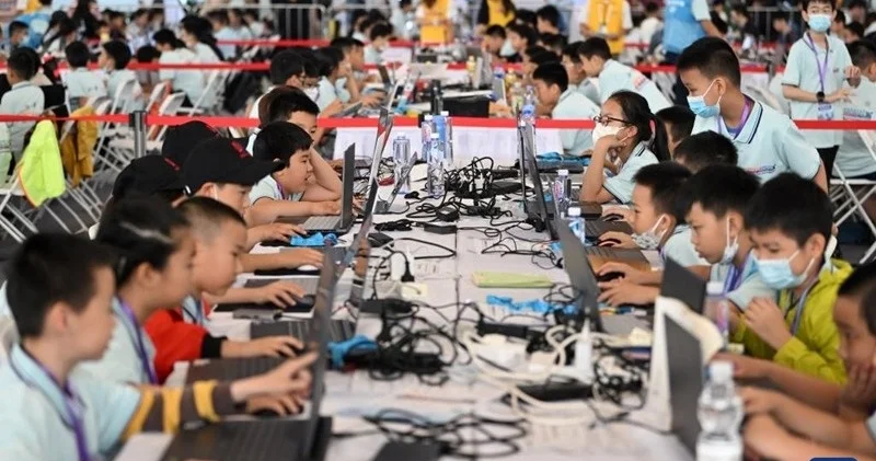 Қытайда оқушылардың үй тапсырмасын ЖИ тексеріп жатыр