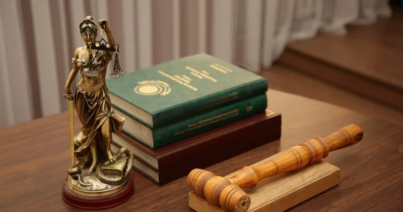 Ақтөбеде баланы ұрып соғып, базарда жұмыс істеуге мәжбүрлеген өгей әке сотталды