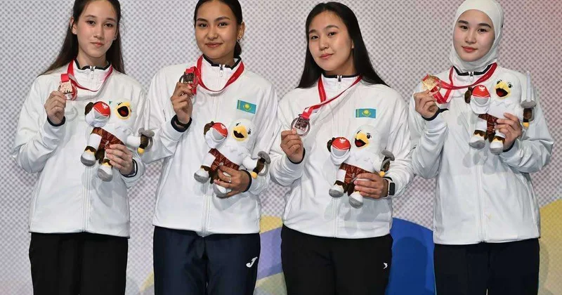 Женская сборная Казахстана по фехтованию завоевала бронзу на юниорском ЧА