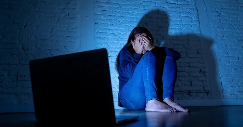 "Преследует ли, не даёт ли прохода". Как казахстанские полицейские решают, что является сталкингом