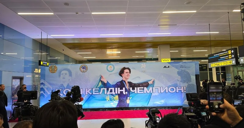 Шайдоров вернулся в Алматы: как чемпиона встретили в аэропорту (фото, видео)