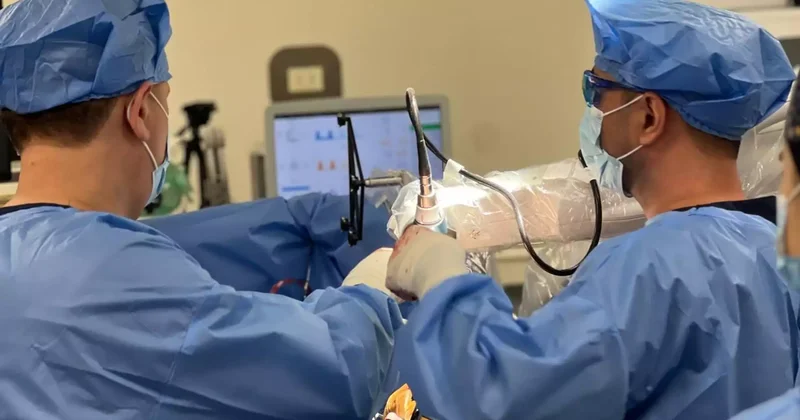 Түркістанда дәрігерлер ер адамның қуғынан 80 тас алып шықты