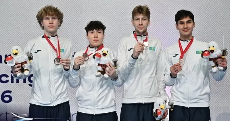 Жасөспірімдер арасындағы АЧ: Қазақстан құрамасы семсерлесуден қола медаль еншіледі